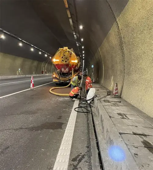 惠济隧道排水渠清淤